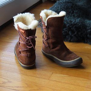 Snow boots genuine suede leather 6.5 lace up rubber sole moccasin Sebago booties